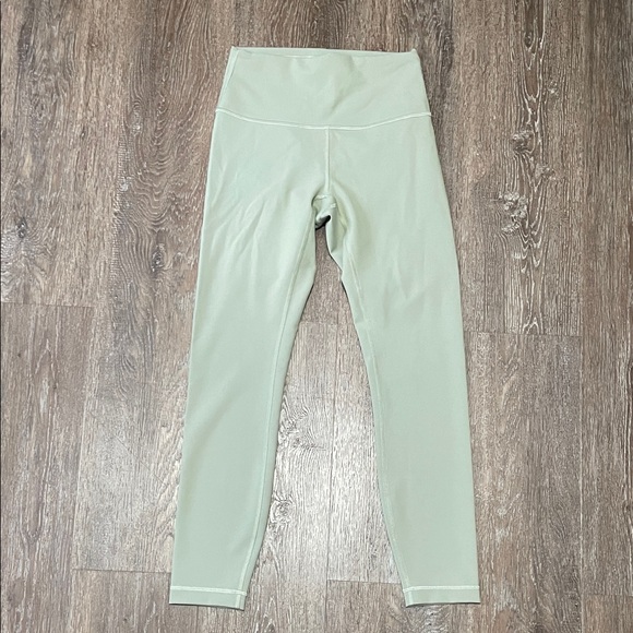 Like New Lululemon Wunder Train High-Rise Tight 25". Color Laurel Green. Size 6 - Picture 2 of 6